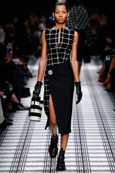 Look 3